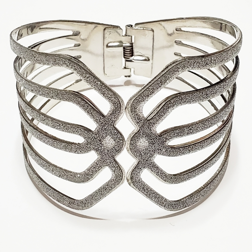 Bracelet Silver Glittery Spring Cuff - Picture 2 of 7